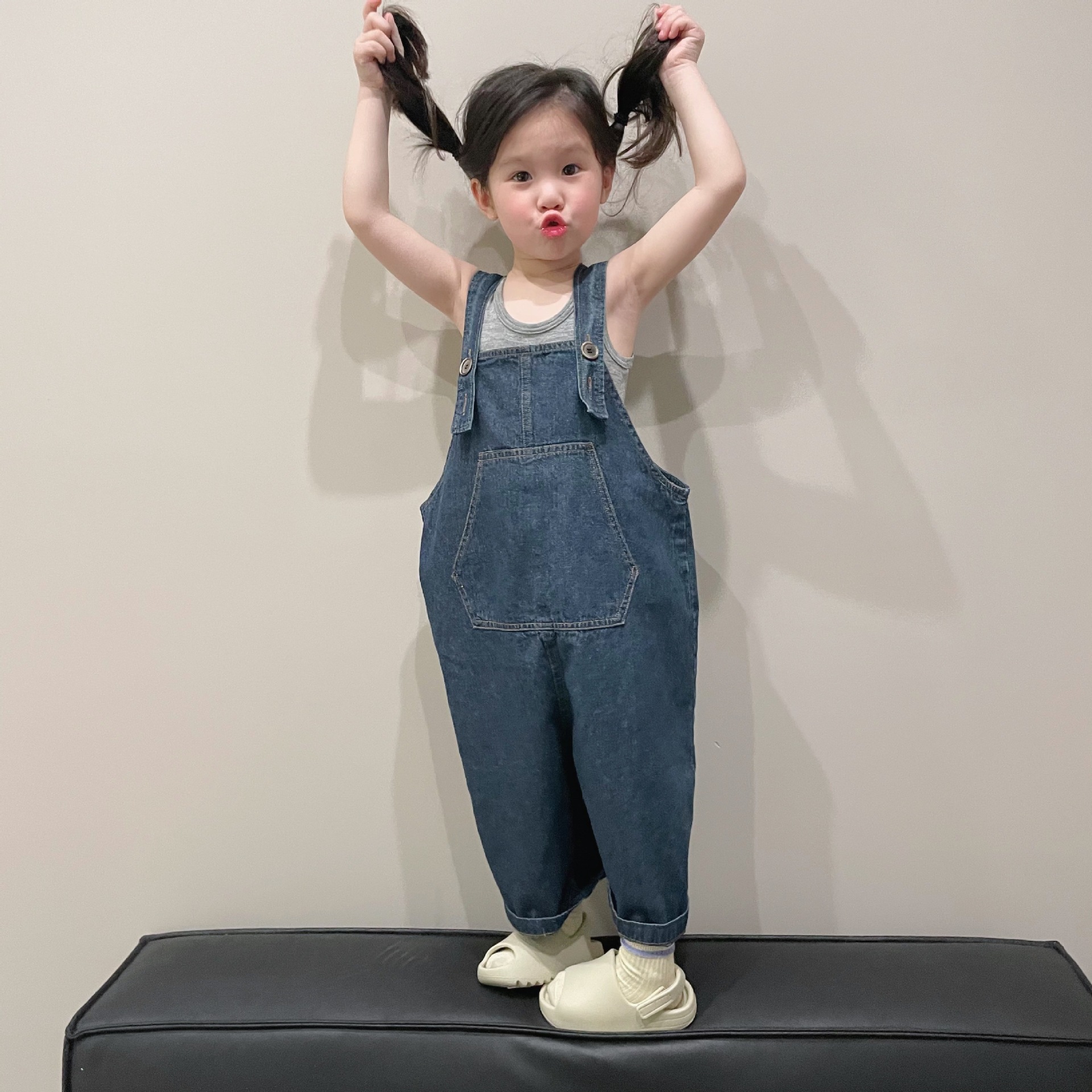 Korean children's clothing 2022 Spring/Summer new style of small and medium-sized children's, boys' and girls' overalls and casual loose pants