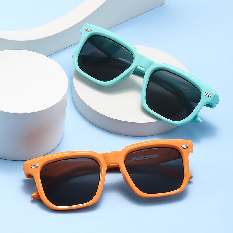 2024 New Children's Sunglasses Cute Glasses Polarizing Primary School Sunglasses Sunshade Mirror 7-165 Application Scenario