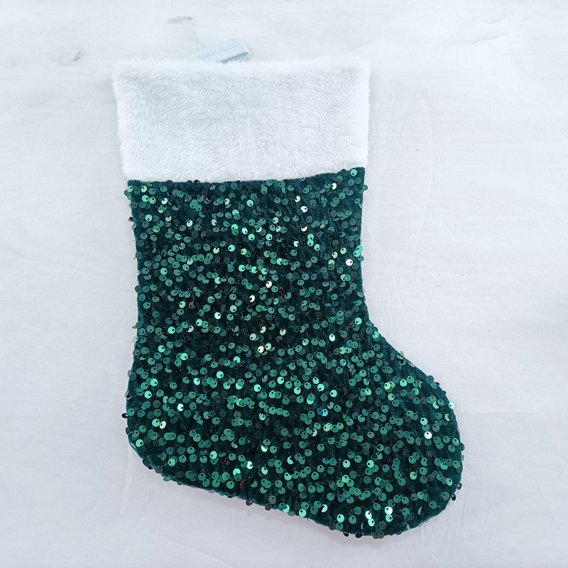 Cheung Chau Christmas Cross-Border New Sequin Christmas Socks Christmas Decorations Red Green Grey Beads Christmas Gift Bag Wholesale Christmas Socks Application Scenario