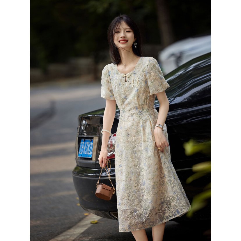 Summer round-neck, waist-cinching, slimming, gentle and elegant dress, French floral short-sleeved dress for women Application Scenario