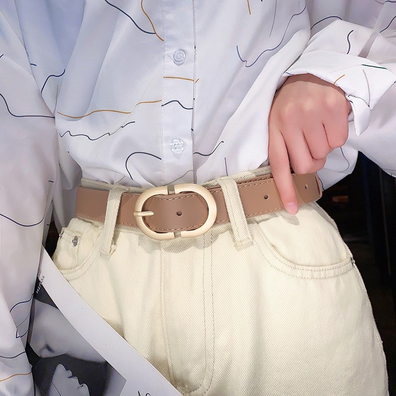 The 2025 new women's belt is versatile. It features an American retro decoration and pairs well with a denim belt, exuding a high-end design sense that is trendy and niche