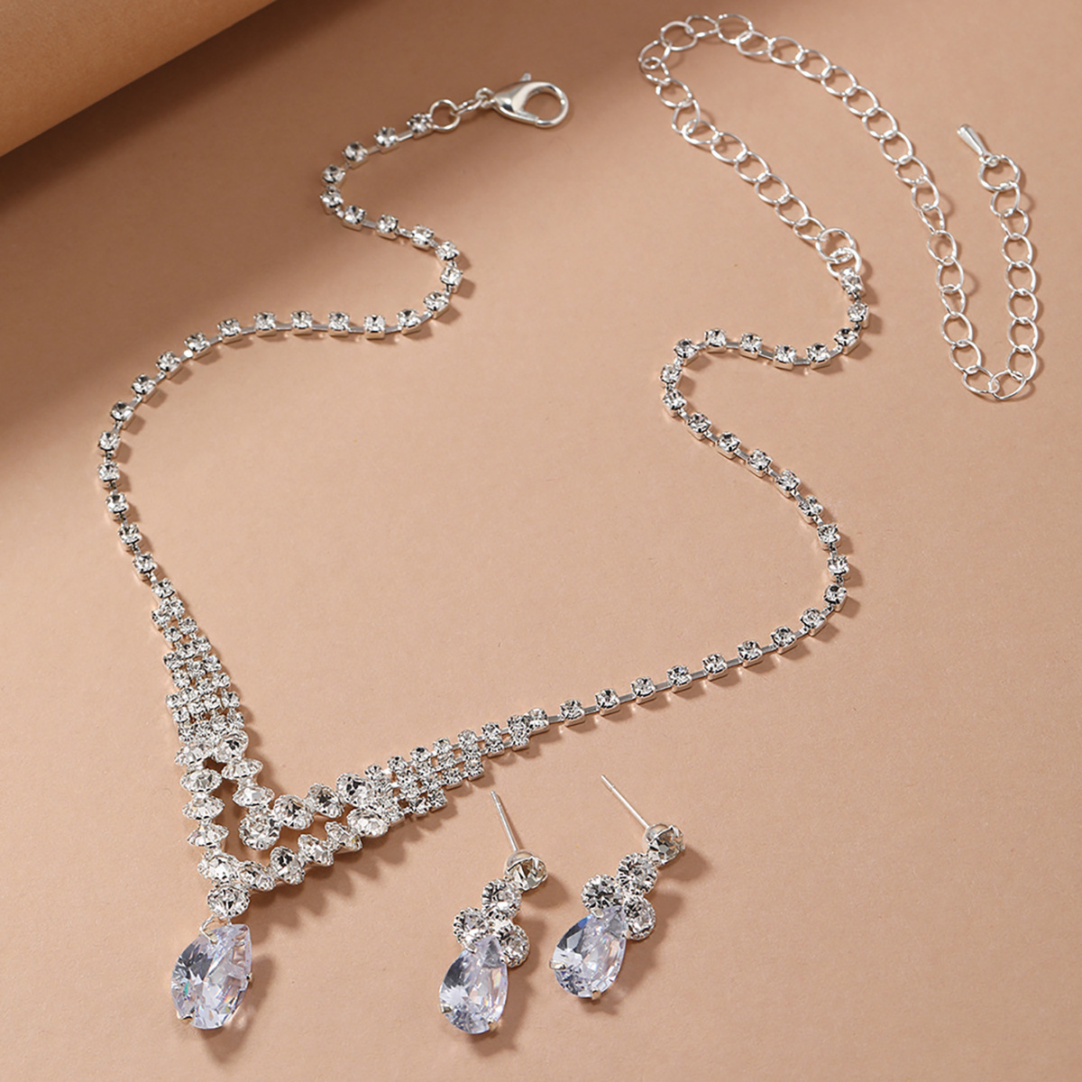 New best-selling bride's European and American wedding cross-border jewelry wholesale/Brilliant water diamond zircon Angel Tear Drop Necklace ear Application Scenario