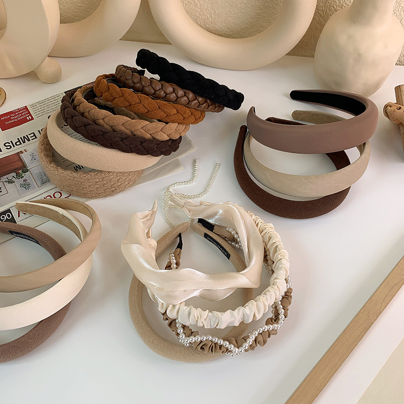 Milk tea and coffee-colored hair bands, fashionable sponge headbands, high top hairpins, girl's twisted pearl hair bands, Japanese and Korean hair accessories Specification image