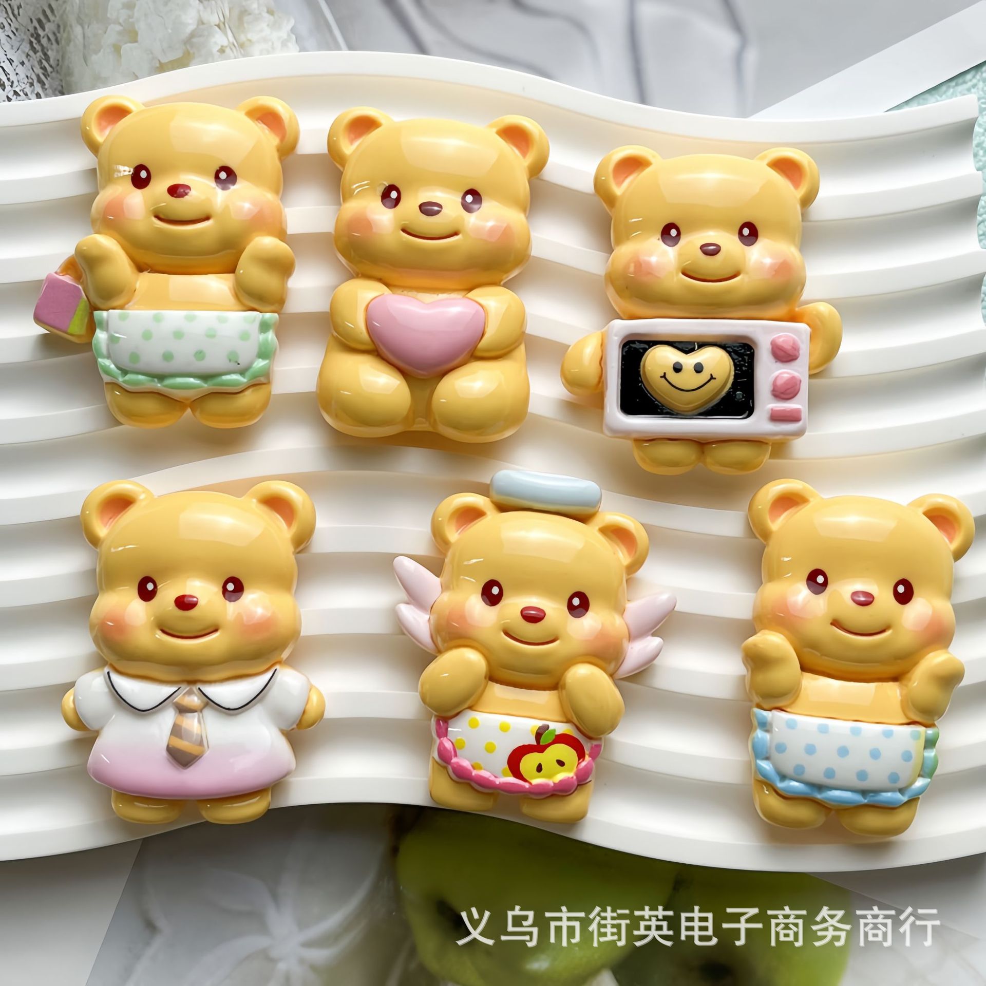 卡通可爱奶呼黄油小熊卖萌树脂装饰配件手工工艺品饰品材料批发