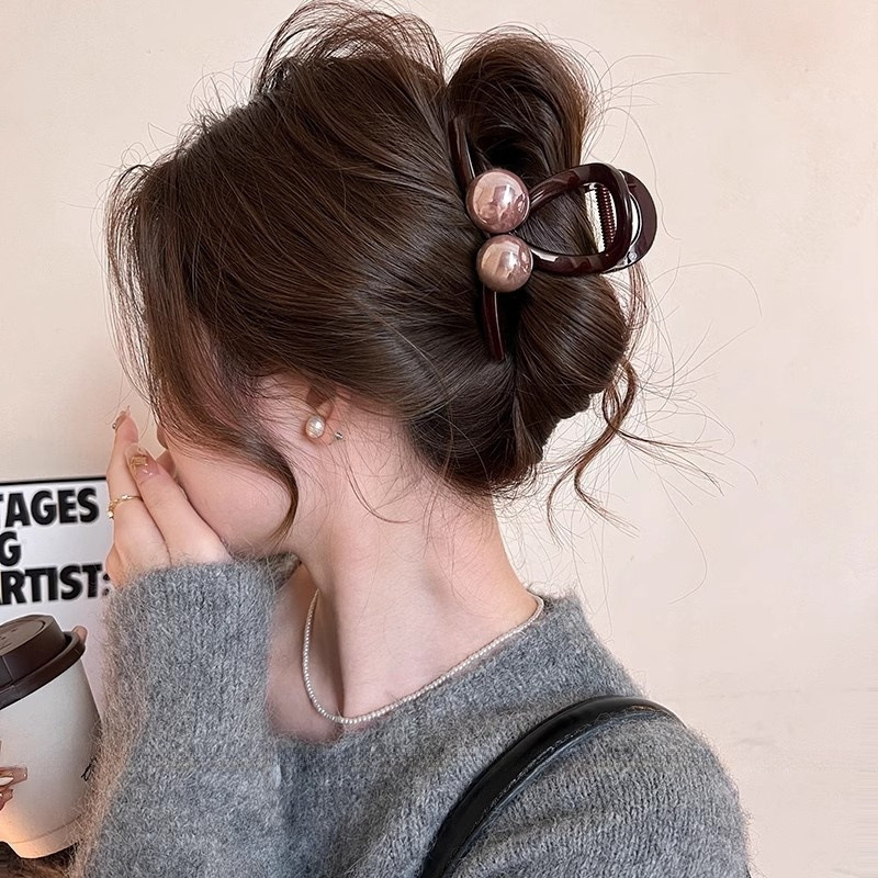 Cross-border large coffee-colored pearl claw clip for women, high-end look, shark clip at the back of the head, thick hair clip accessory