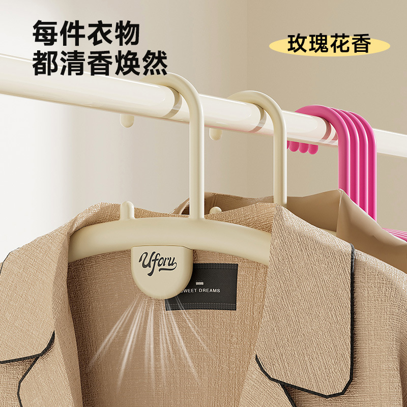 Wholesale household clothes hangers, seamless hanging clothes, anti-slip clothes racks, anti-shoulder corner plastic thickened clothes supports with scented candles Application Scenario