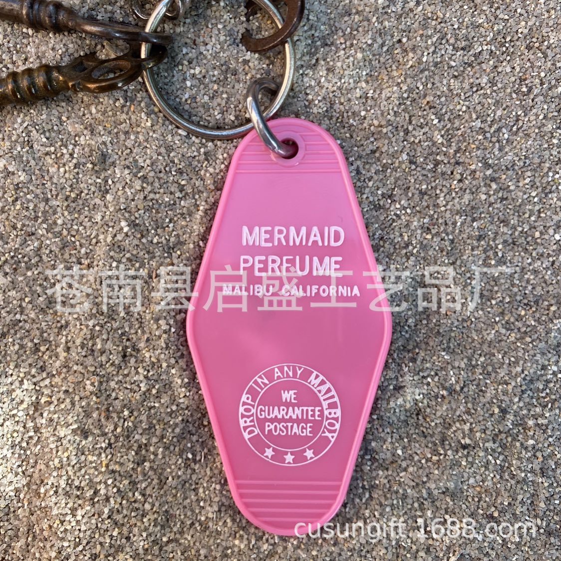 跨境INS空白房卡钥匙扣 塑料行李挂牌 复古汽车旅馆菱形号码牌详情4