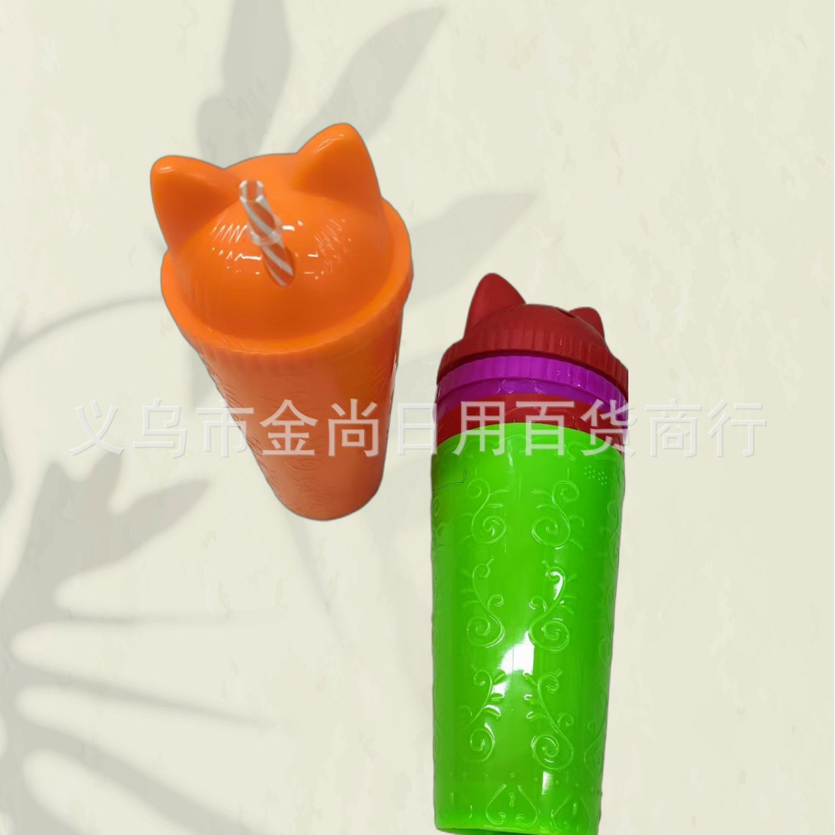 A straw cup, a cute cat dust cap, a creative drink cup for a lazy woman who stays at home for a long time Specification drawing