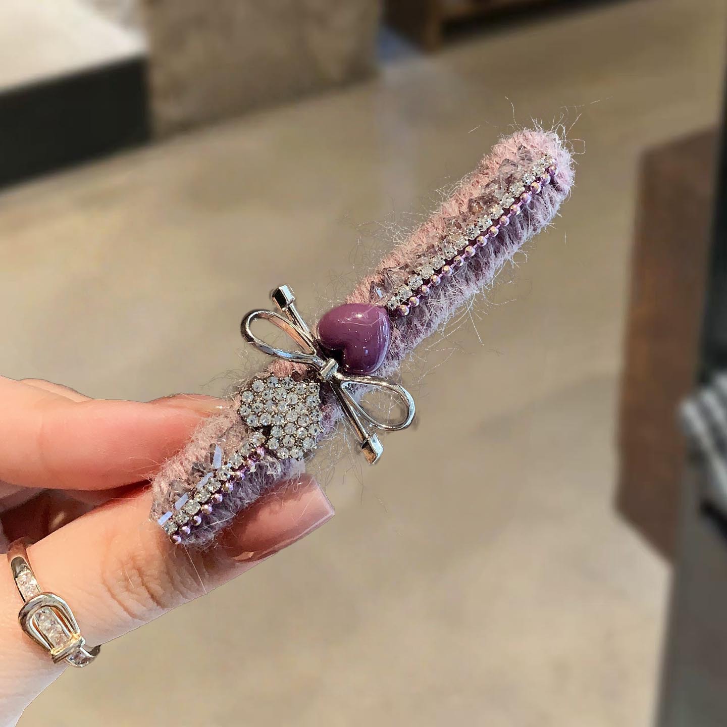 Sweet, gentle and elegant, purple wool diamond hair clip, duckbill clip, fashionable and versatile, bangs hair clip Specification image