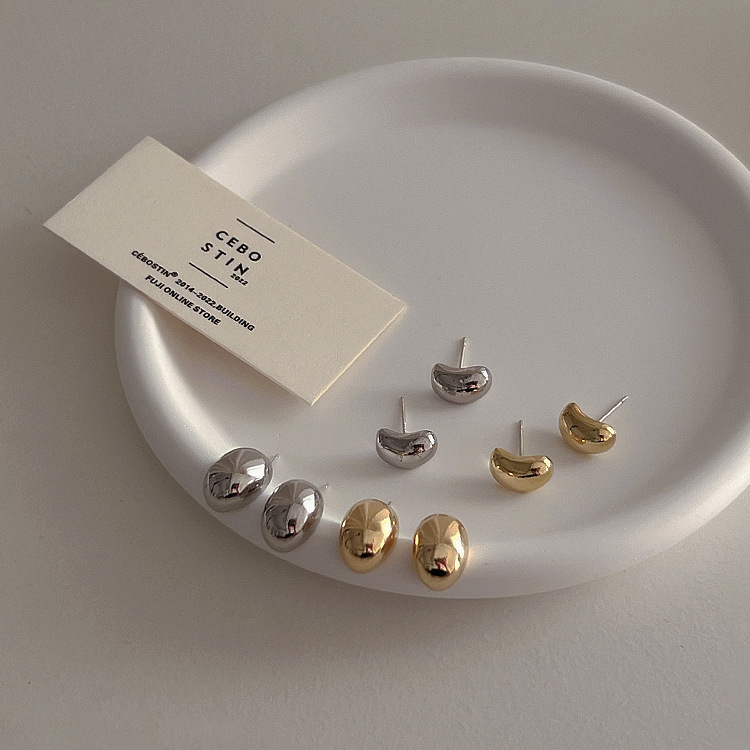 The unique design sense of the "Little Bean" metal stud earrings for women, Korean style, simple and versatile, elegant earrings and earrings, cold style Specification image