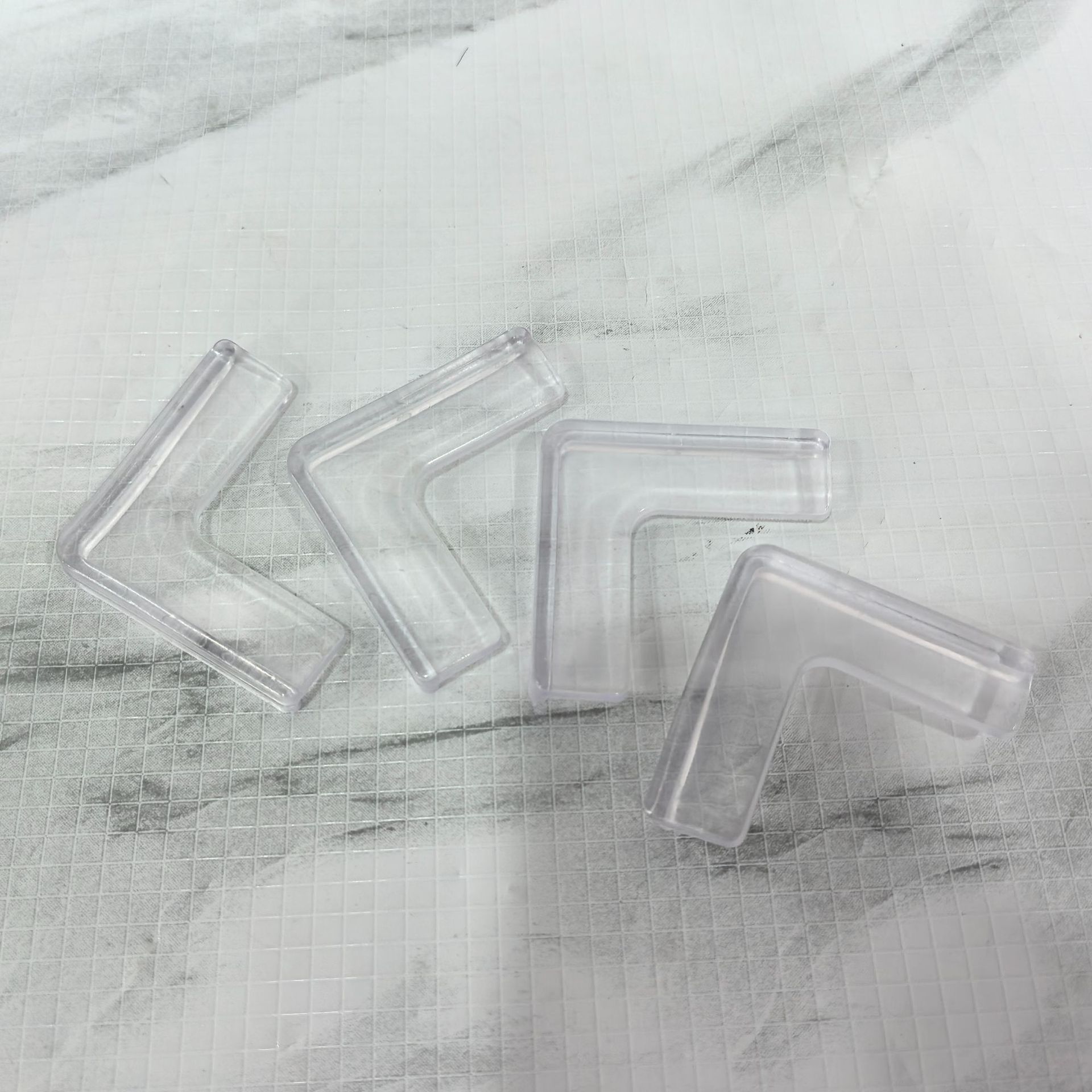 Soft transparent anti-collision table corner protectors, anti-collision corners for glass coffee tables, wholesale of household soft rubber anti-collision corners Application Scenario