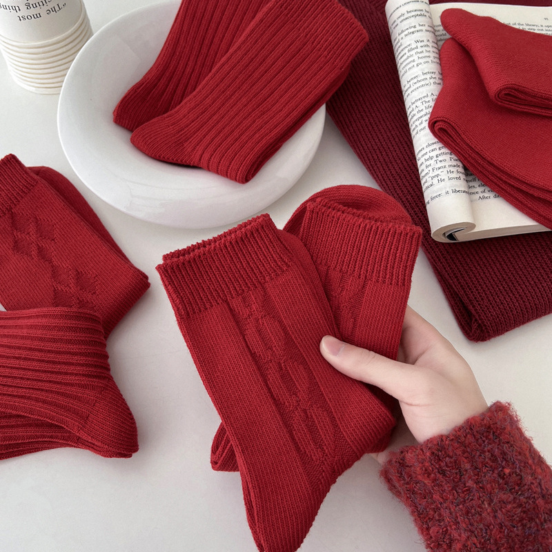 冬季大红袜新年袜本命年大红色竖条纹麻花纹纯色棉袜女袜中筒袜子细节图