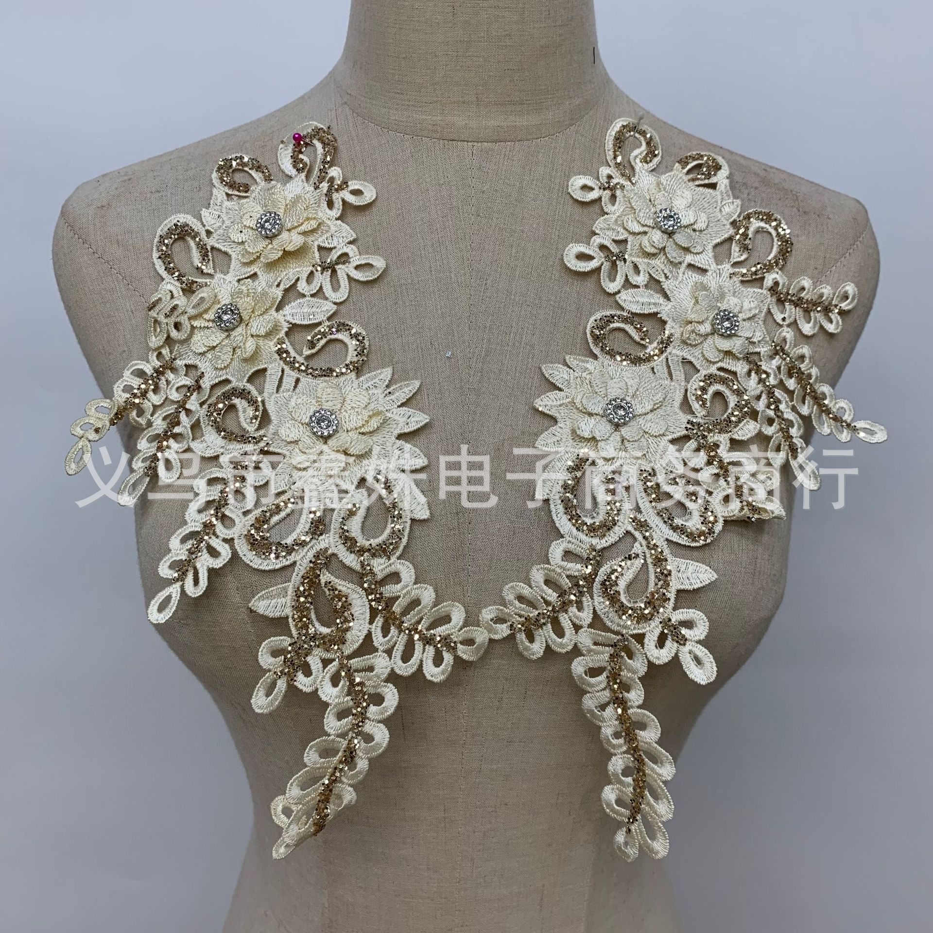 A best-selling floral wedding dress with diamond-encrusted trim and sequined lace trim, a denim diy model Item Picture