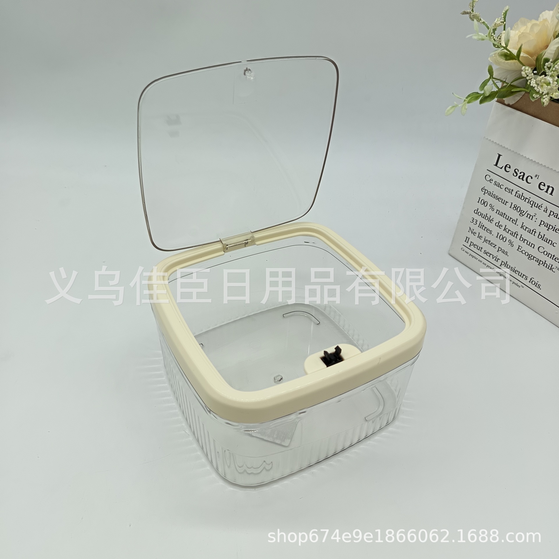 Cross-border best-selling simple and light luxury desktop trash can press-type high-appearance-level storage box, mini European-style coffee table for home use Application Scenario