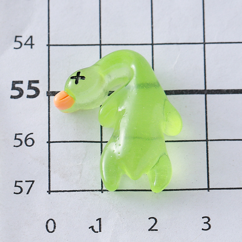 新款树脂夜光迷你鸭钥匙扣书包小挂件车内装饰品创意摆件饰品批发详情图4