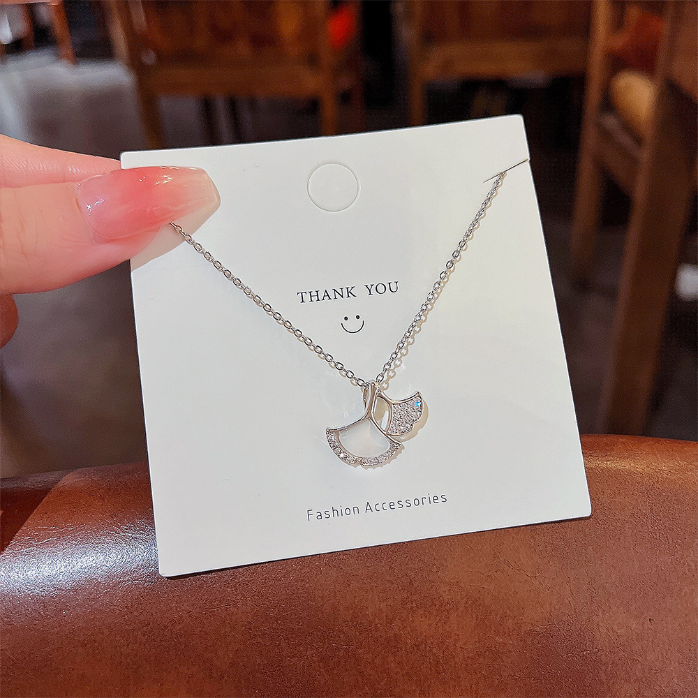 Stainless Steel Copper Microinset Zircon Necklace Female Opal Ginkgo Leaf Pendant Clavicle Chain Valentine's Day Gift For Girlfriend Application Scenario