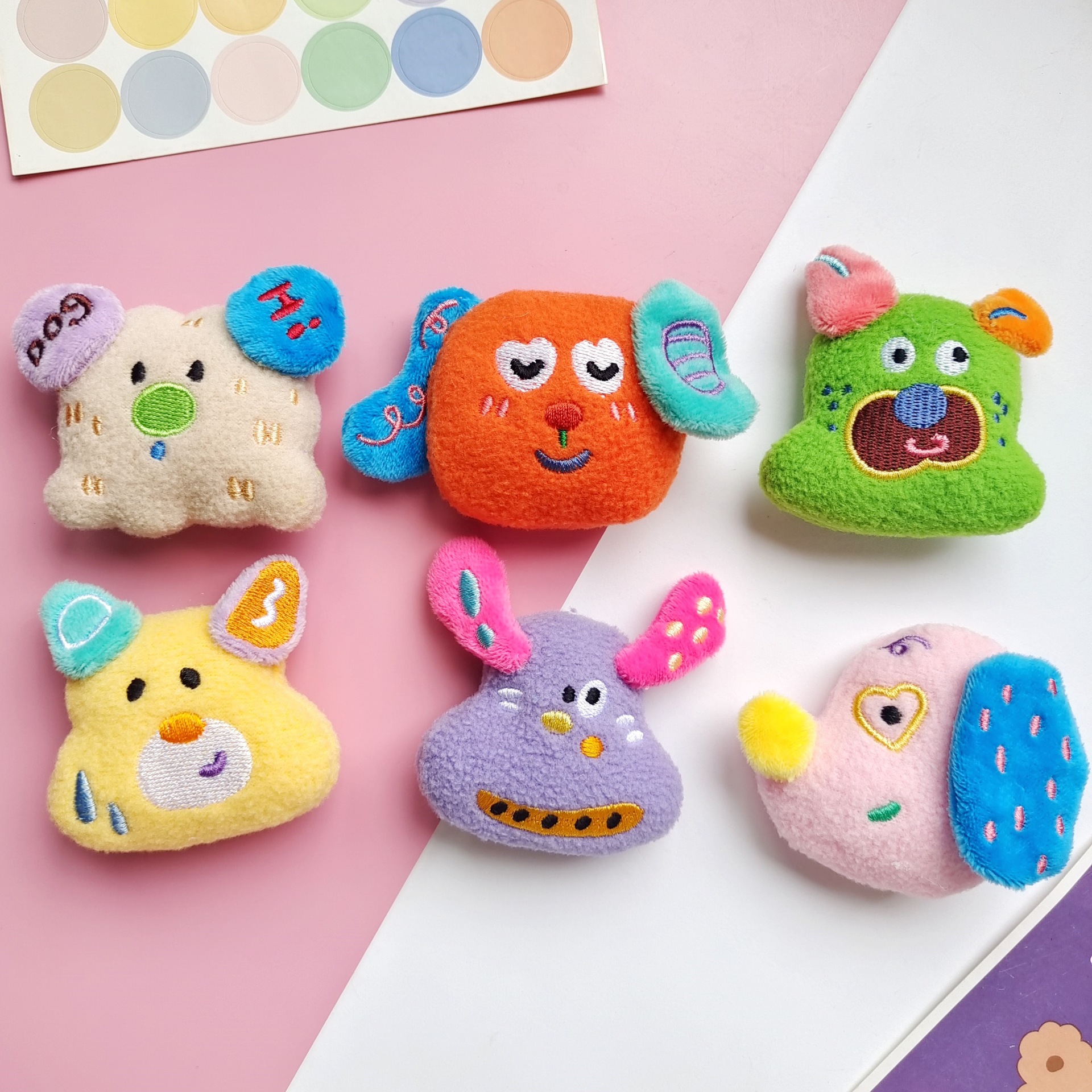 Cartoon dopamine fun dog doll accessories, ugly and cute little dog brooch, DIY handmade small figurines, decorative accessories details Picture