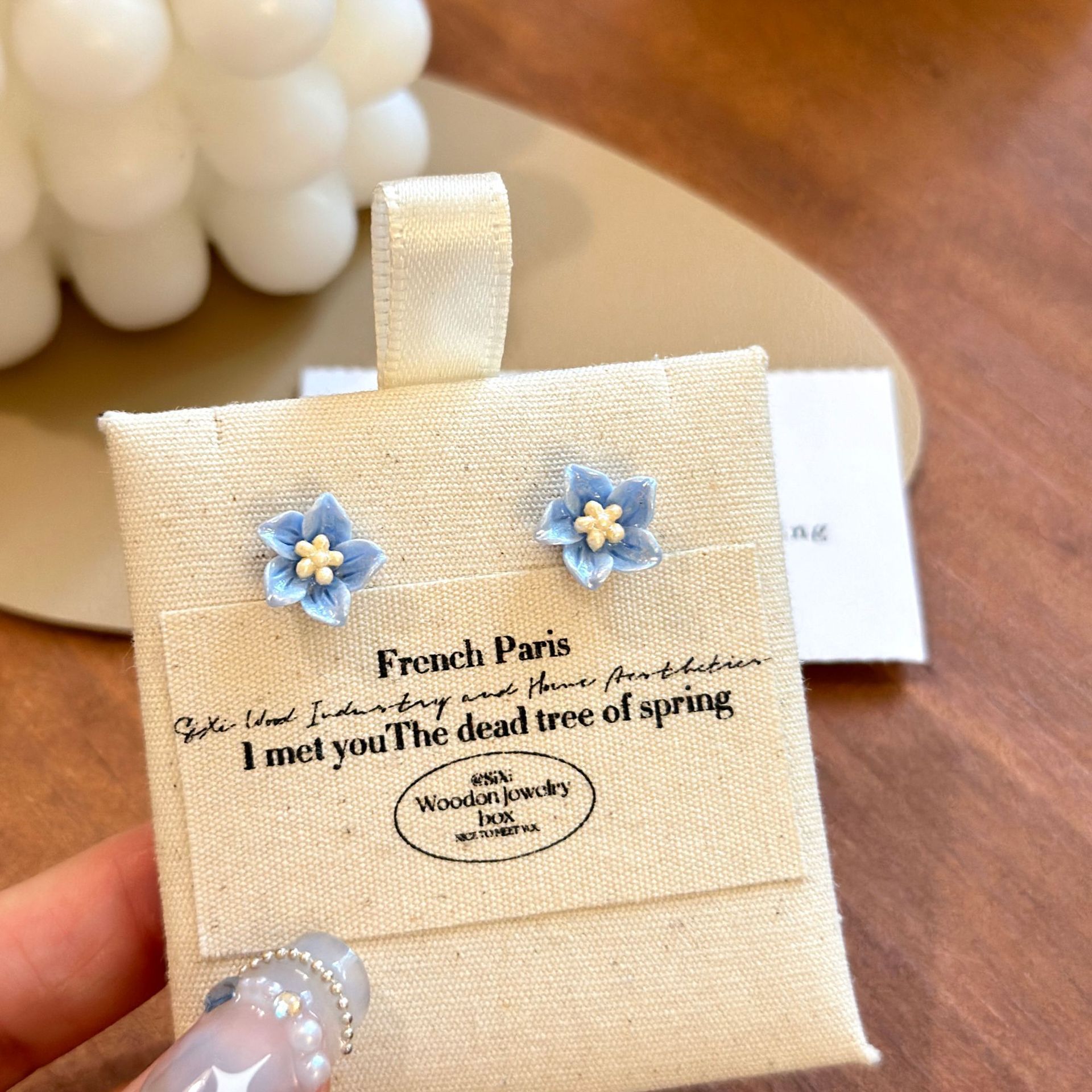 Blue and fresh resin small flower ear studs, sweet and cute new silver needle earrings, earrings, ear clips, mosquito repellent trays from Japan and South Korea details Picture