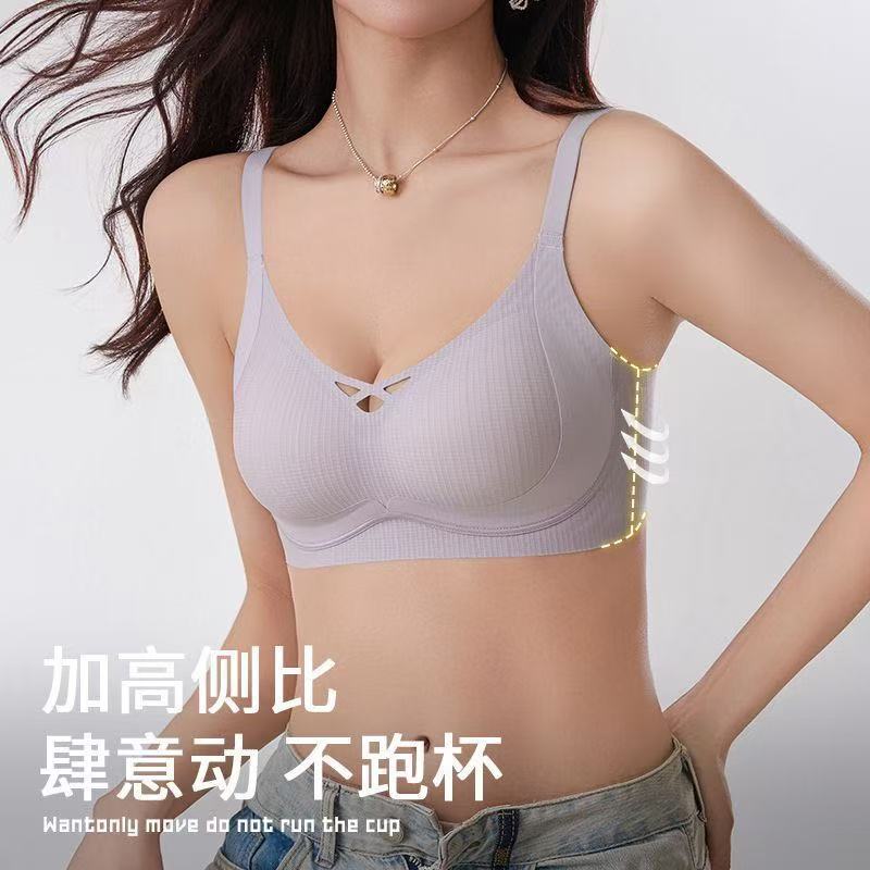 This seamless and comfortable cloud-shaped bra is designed for women with a small bust, breast retraction, and anti-sagging. It features a thin, frameless bra cover details Picture