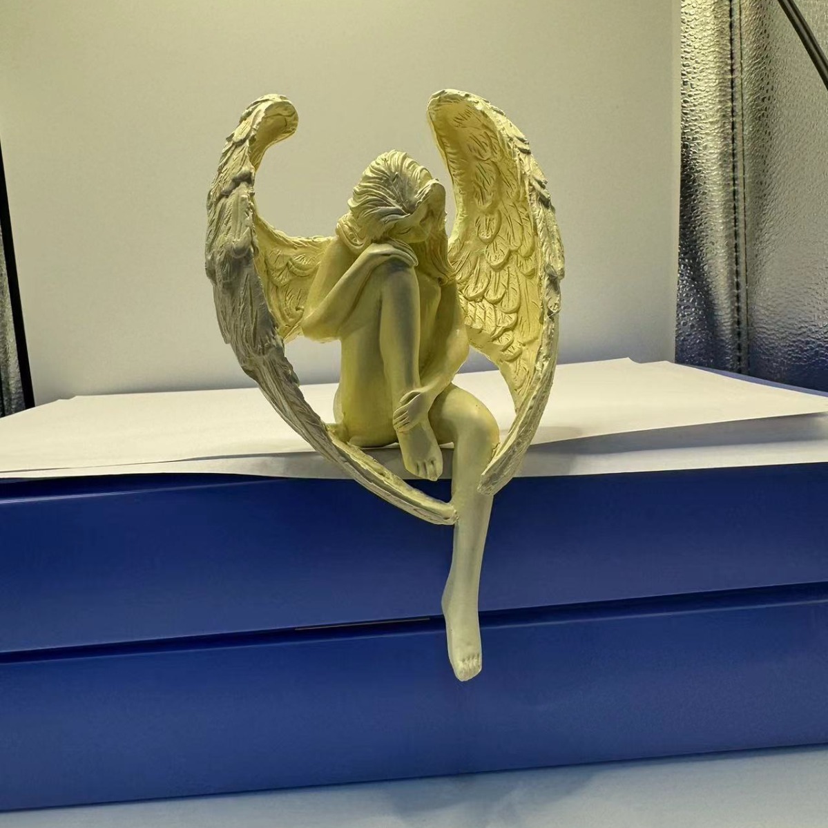 Cross-border home wall decoration statue leg angel decoration Nordic style staircase angel resin handicraft decoration details Picture