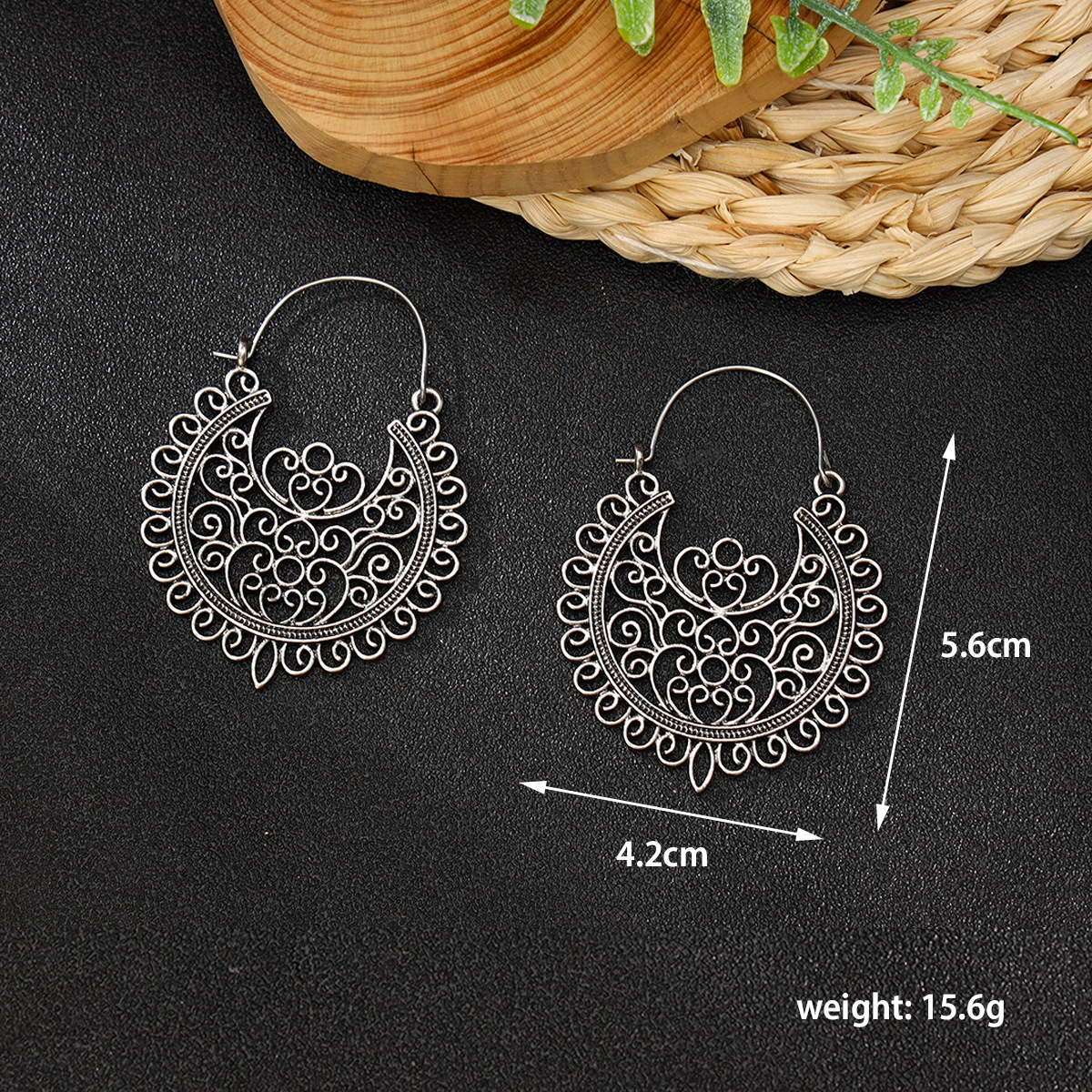 European And American Foreign Trade Retro Exaggerated Alloy Hollow Ear Hanging National Wind Flower Flower Earrings Female Carved Earrings Pendant Jewelry Application Scenario