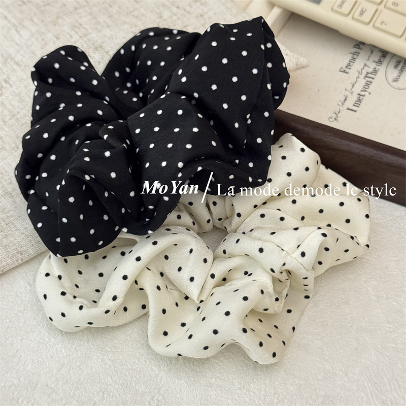 Senior Sense Network Red Black And White Polka Dot Large Hair Circle Ball Head Leather Band Small Retro Hair Rope Blogger With The Same Head Rope Application Scenario