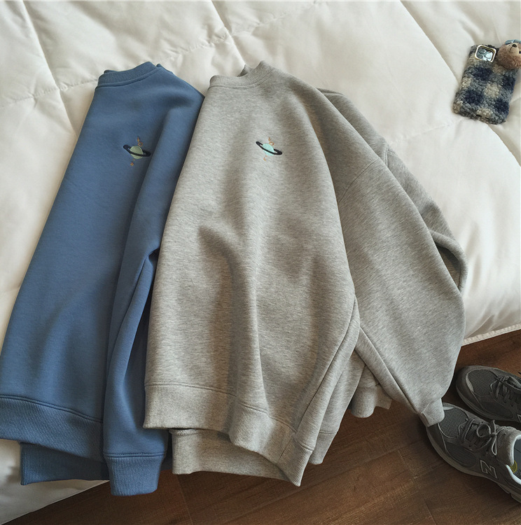New heavyweight textured planet embroidery loose, thickened and fleece round-neck pullover hoodie for women Application Scenario