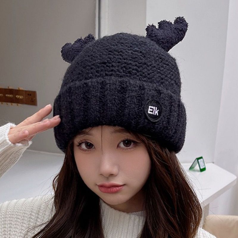 Xinwangjiang's 2022 autumn and winter new styles of fashionable, versatile, cute cartoon woolen hats, women's warm, fleece three-dimensional antler knitted hats, adult hats are in stock and in full supply. We support one-piece consignment for Christmas antler hats Specification image