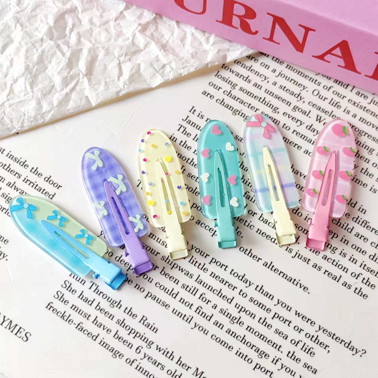 The new juice series of seamless hair clips features a fresh and cute candy-colored edge clip, a sweet fringe clip, and cosmetic color hair clips details Picture