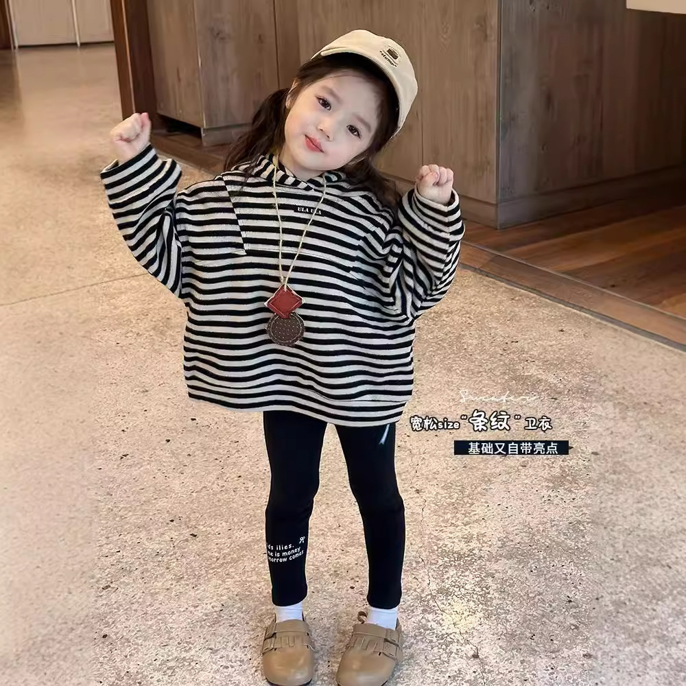 Girls' striped hooded sweatshirt in Korean style, loose and stylish, 2024 autumn ins children's clothing, small and medium-sized hoodies for export wholesale