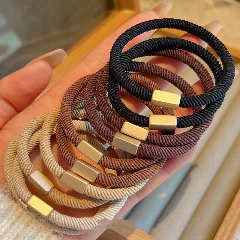 A new black women's hair band with a Korean-style Dongdaemun headband, featuring a simple and highly elastic square buckle leather band details Picture