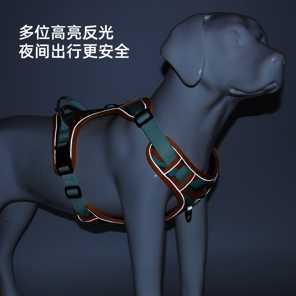 Wholesale of new cross-border dog leashes, explosion-proof and large-sized dog chest-back reflective commuter dog leashes Application Scenario