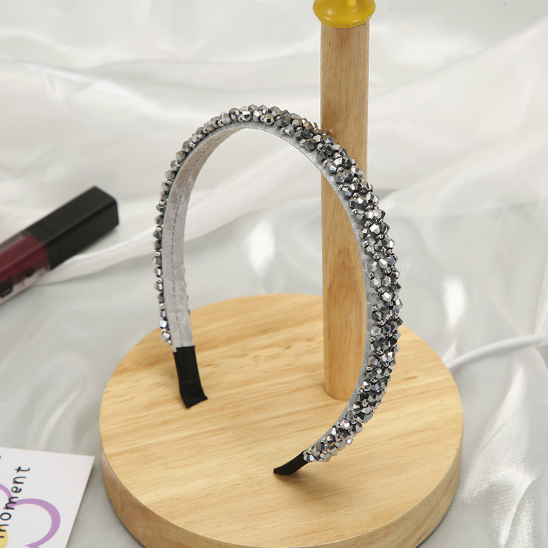 European and American cross-border water diamond sponge hair bundles, hair bands, retro beaded wide-edge crystal, Baroque headbands, hair clips, hair accessories, and other hair accessories Application Scenario