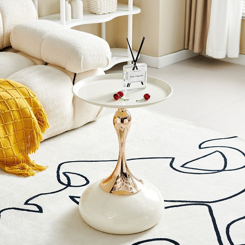The coffee table, beside the sofa, a small, stylish Italian light luxury modern round table, a movable corner table, and a convenient bedside table Application Scenario