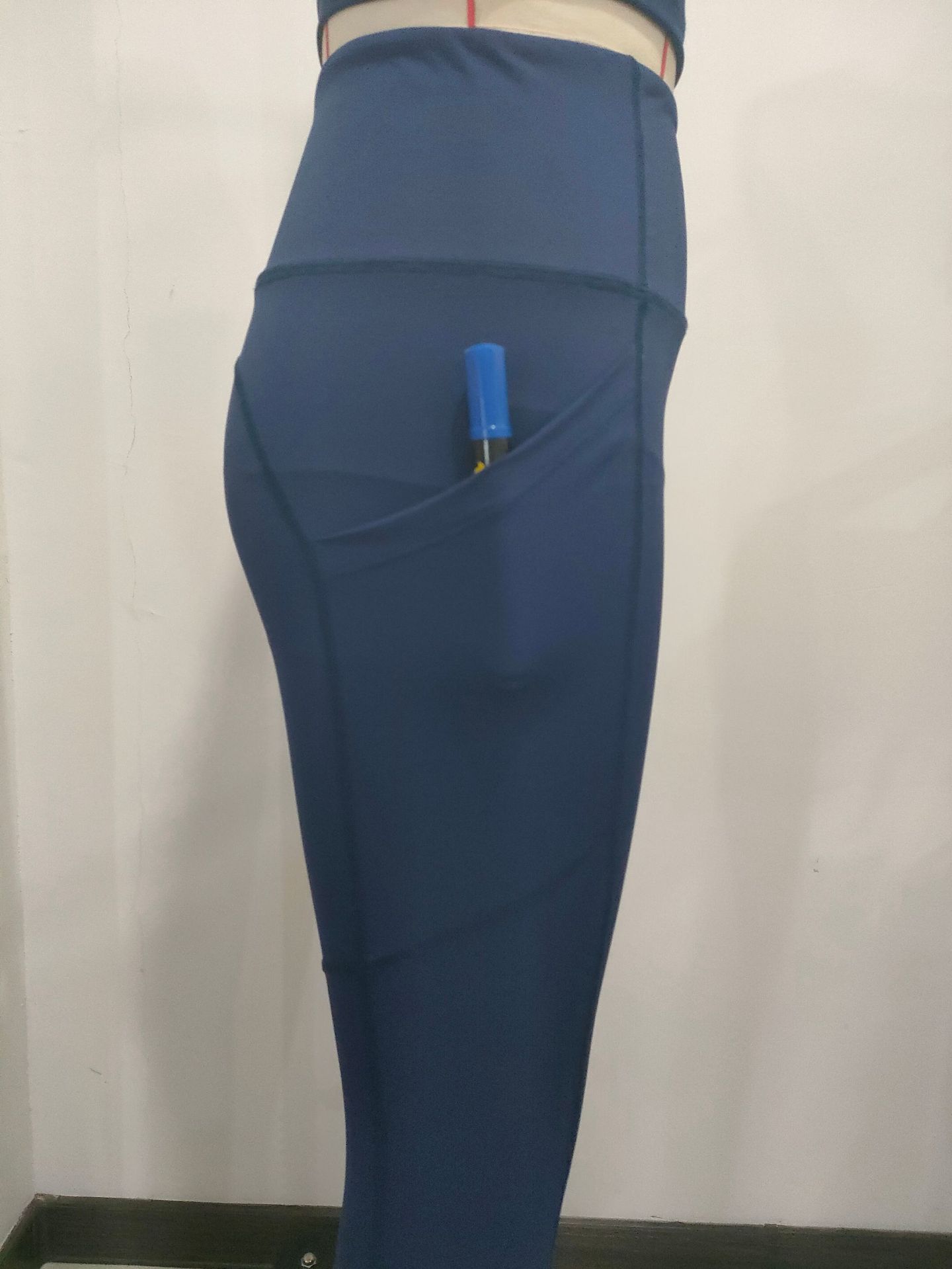 拉链吸汗锻炼服/瑜伽服女紧身户外/运动装男吸汗/瑜伽服/运动装男白底实物图