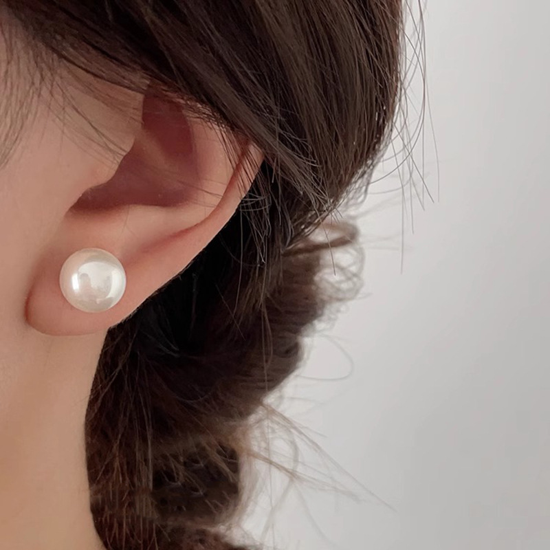 Shi Family Steamed Bun Pink Light Milk White Pearl Stud Earrings S925, pure silver needle, a niche high-end style, versatile new earrings Specification image