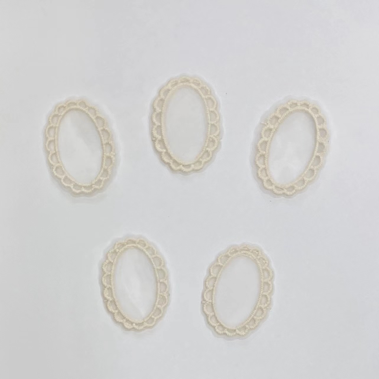 蝴蝶结/巧飞制花/水貂绒球球/刺绣布帖/段面圆点织带细节图