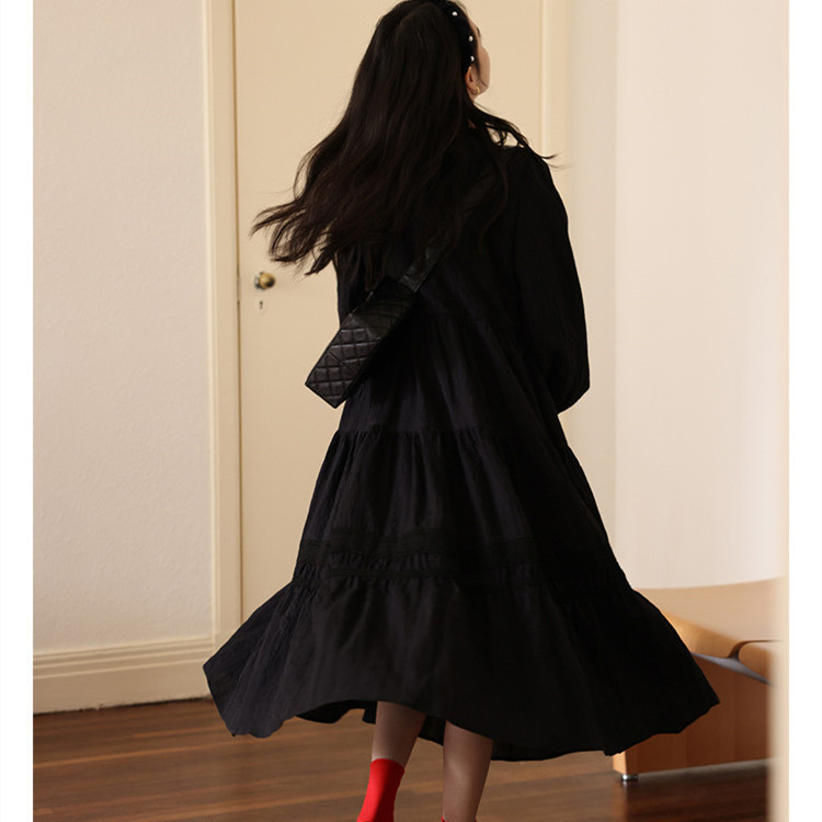 This is a white, fairy-like dress with a texture and a college style from Xuzhou Heavy Industry. It features a Japanese-style large lapel, high waist, loose and knee-length long dress that looks old Application Scenario