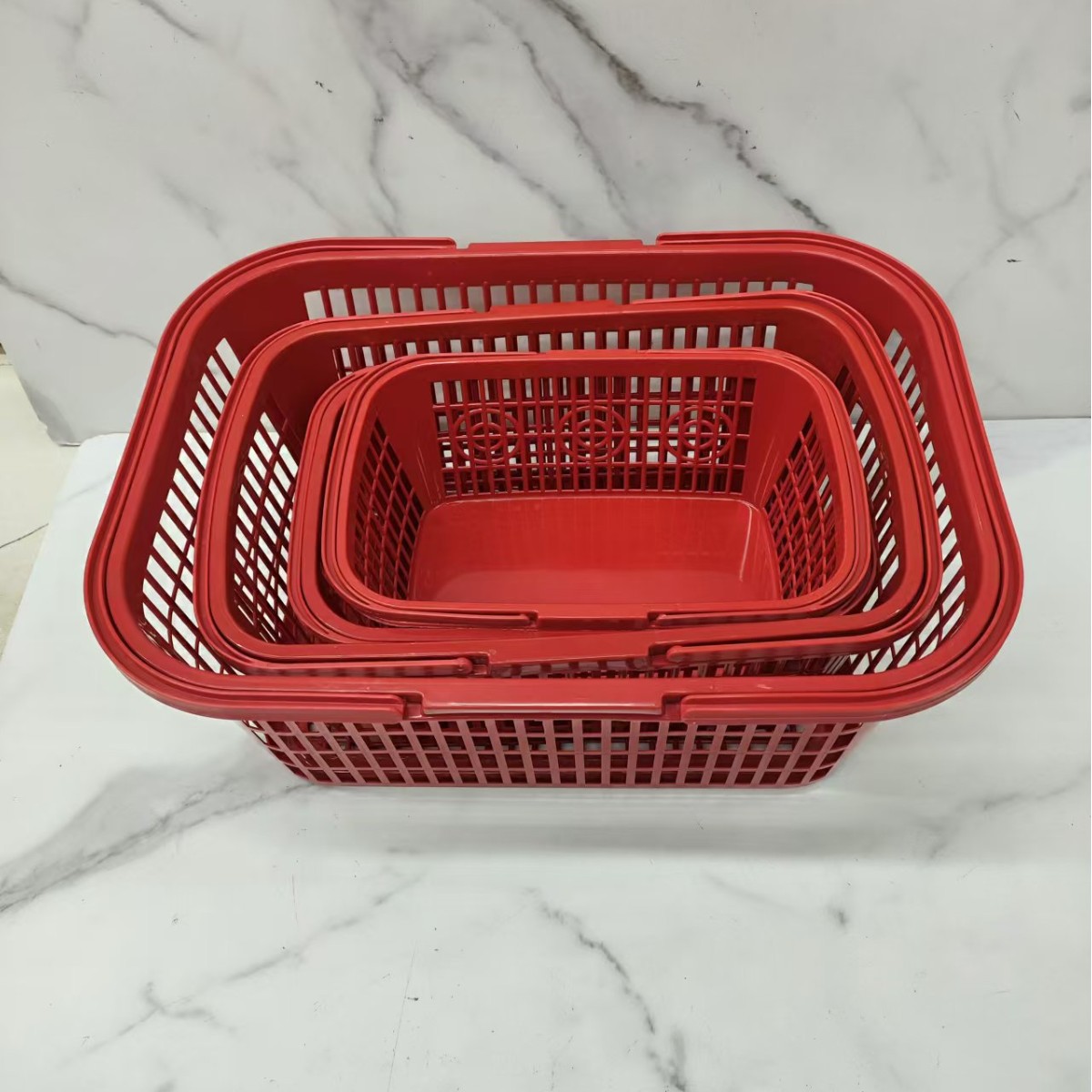 New plastic fruit-picking baskets with LIDS, hand-held strawberry baskets, square bayberry baskets, grape baskets and FIG baskets