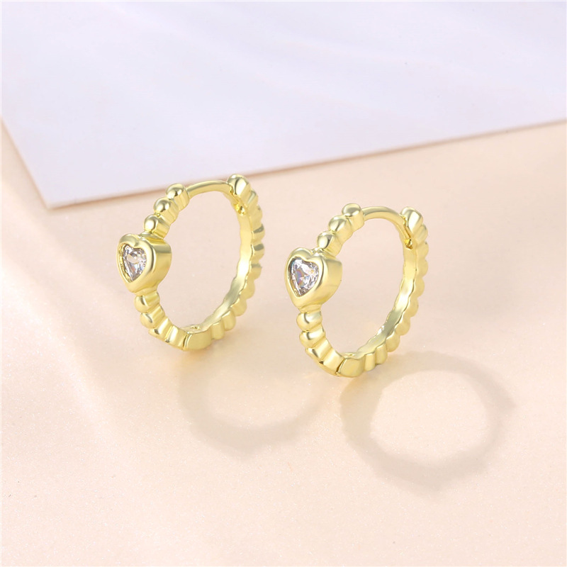 Manufacturers Wholesale Love Europe And The United States Cross-Border Earrings Fashion Diamond-Set Zircon Heart-Shaped Ear Buckle Copper Gold-Plated Simple Earrings Popular Jewelry Fashion Earrings Korean Version Application Scenario