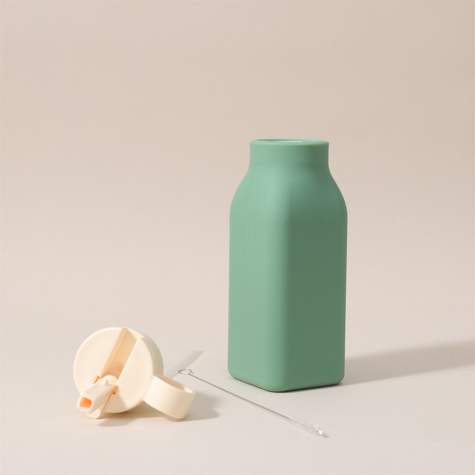 Customized new best-selling silicone sports water cups, beverage water cups, portable water cups, tea cups and insulated cups details Picture