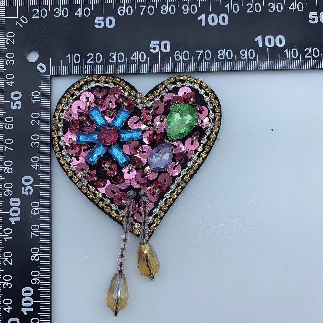 Lan Tong Manufacturers Supply Hot Selling Glass Love Pendant Heart Heart Clothes Bag Hat Accessories Clothing Accessories Application Scenario