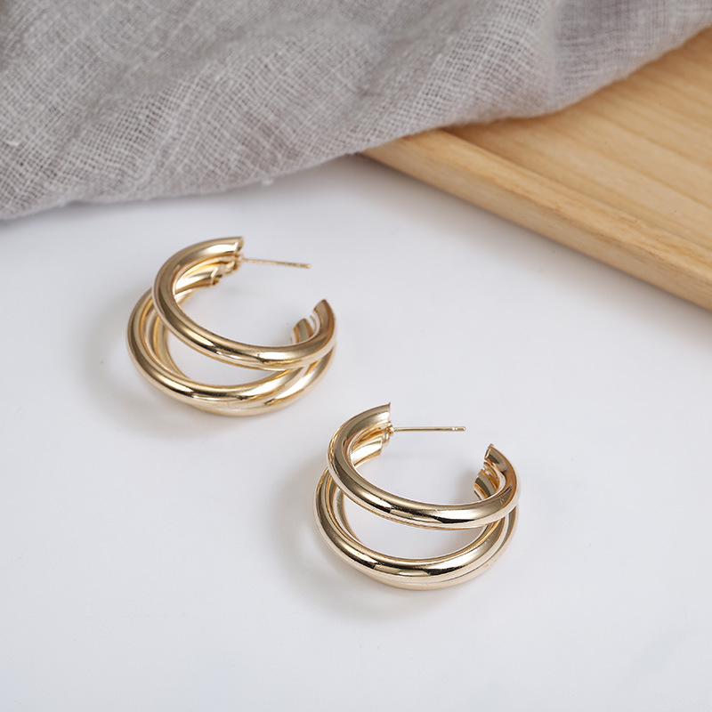 C-Shaped Multi-Layer Alloy Earrings Silver Needle Zinc Alloy Ins Net Red New Temperament Earrings Korean Moon Earrings Wholesale Application Scenario