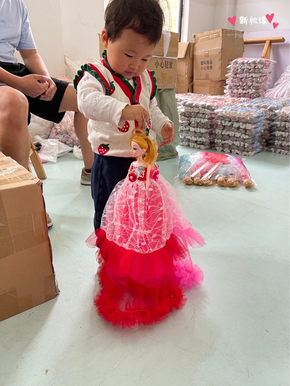 In 2022, the new 50cm street stall 10-yuan store's best-selling items include long chiffon dresses, multi-joint keychains, pendants, dolls, and barbie dolls Specification image