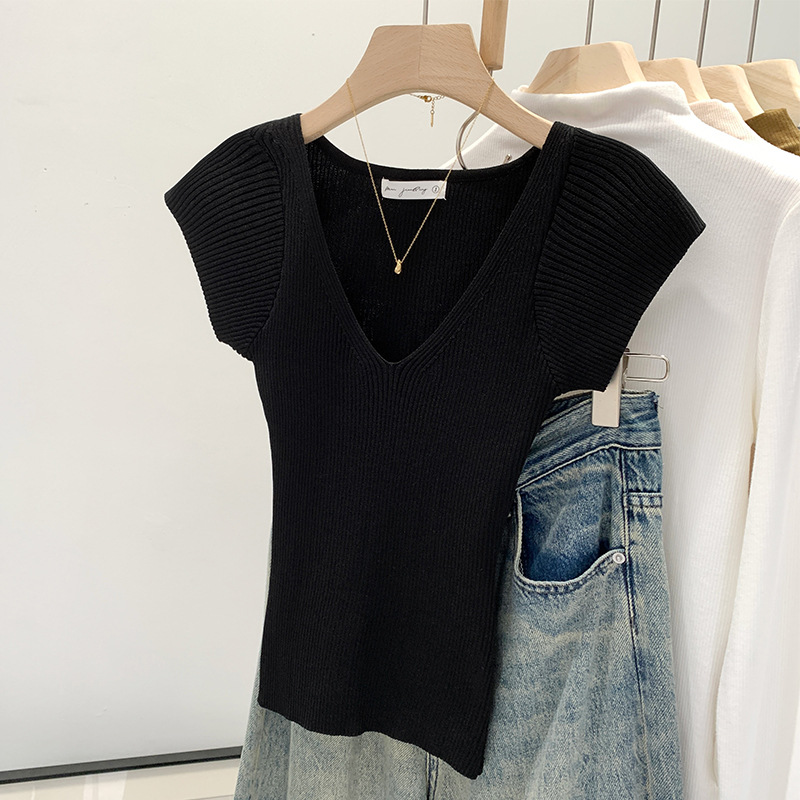 American V-neck off-the-shoulder short-sleeved knitted sweater for women's summer 2025 new style, a thin Korean-style gentle and slimming top Application Scenario