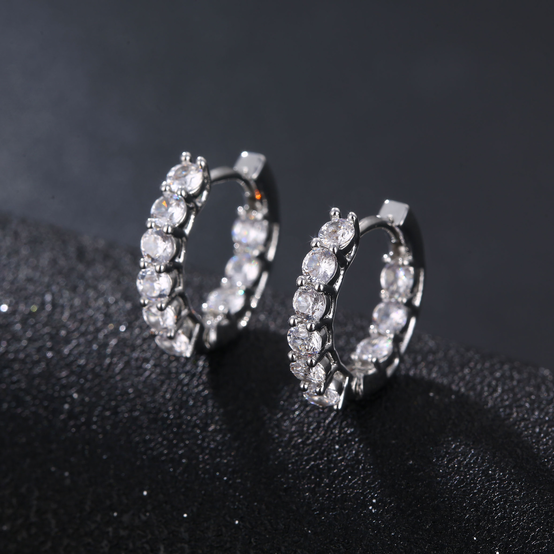 Kashi Accessories Square white diamond-encrusted geometric square earrings, trendy and popular earring round diamond earrings Specification image