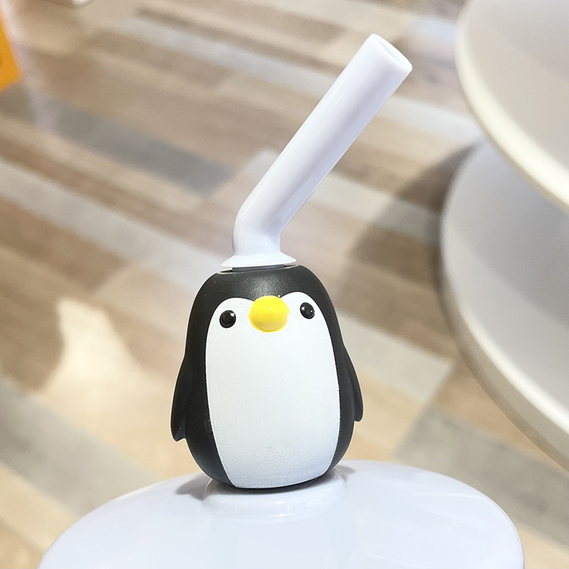 Creative Cartoon Penguin Mixing Cup, High Appearance Level, Plastic Straw Cup, Portable 350Ml, Large Capacity, Handy Cup Application Scenario