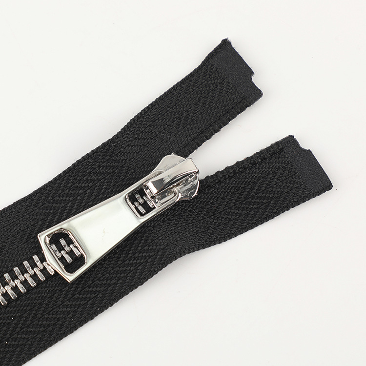 New No. 5 titanium alloy zipper, alloy metal Y-tooth zipper, clothing and luggage zipper accessories, alloy zipper Application Scenario