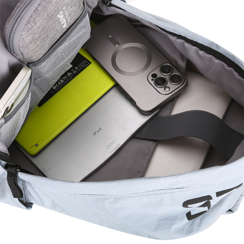 儿童休闲双肩包实物图