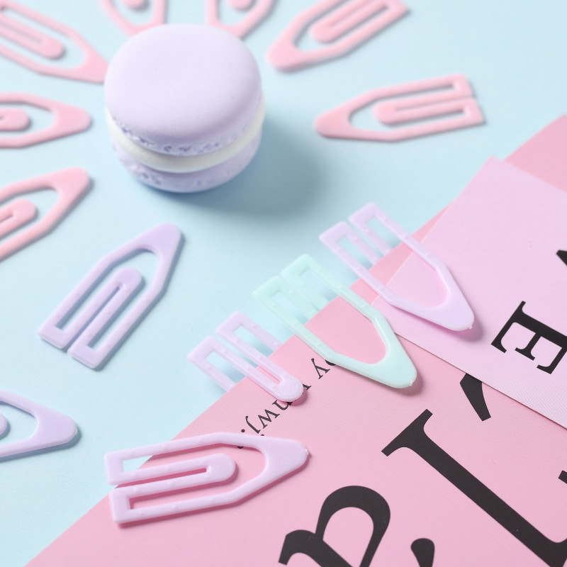 Macaron-colored boat-shaped paper clips, fresh and creative, box-packed large and small paper clips, metal-bound office supplies Application Scenario
